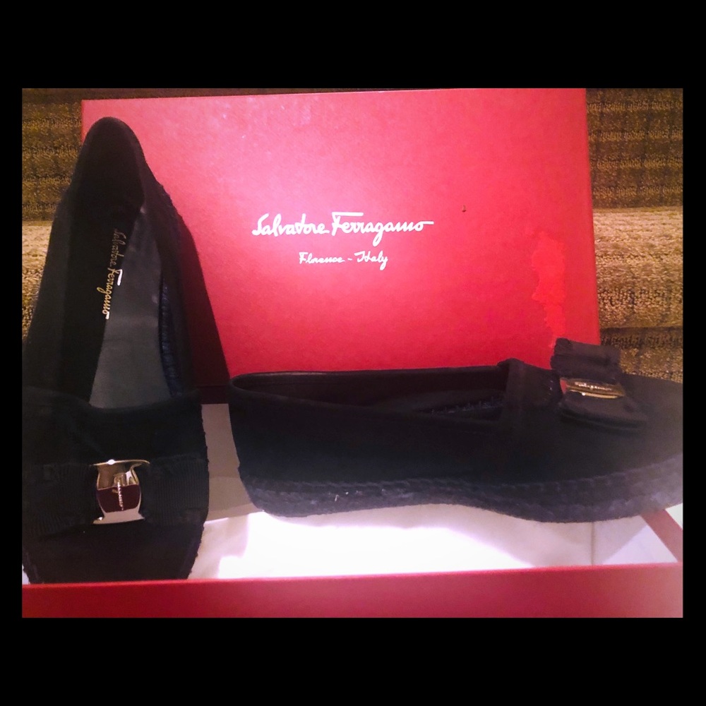 Ferragamo authentic velvet/suede classic flat